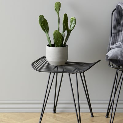 Metal stool, black